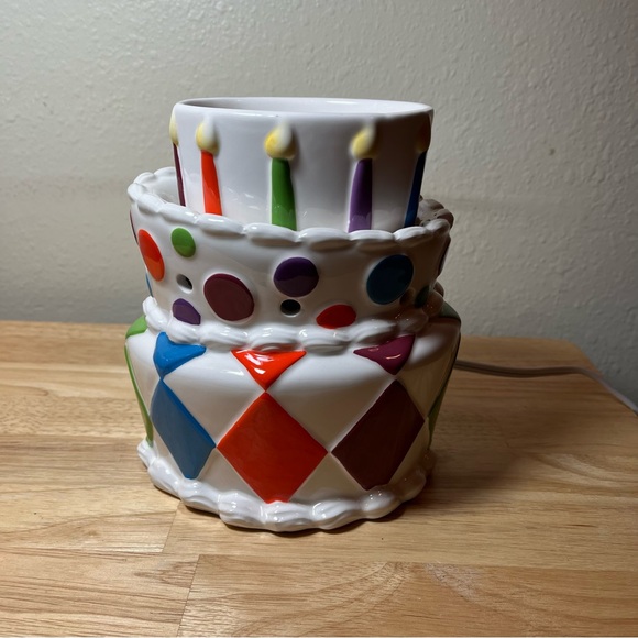 NIB It's a Party Premium Scentsy Warmer - Picture 2 of 11